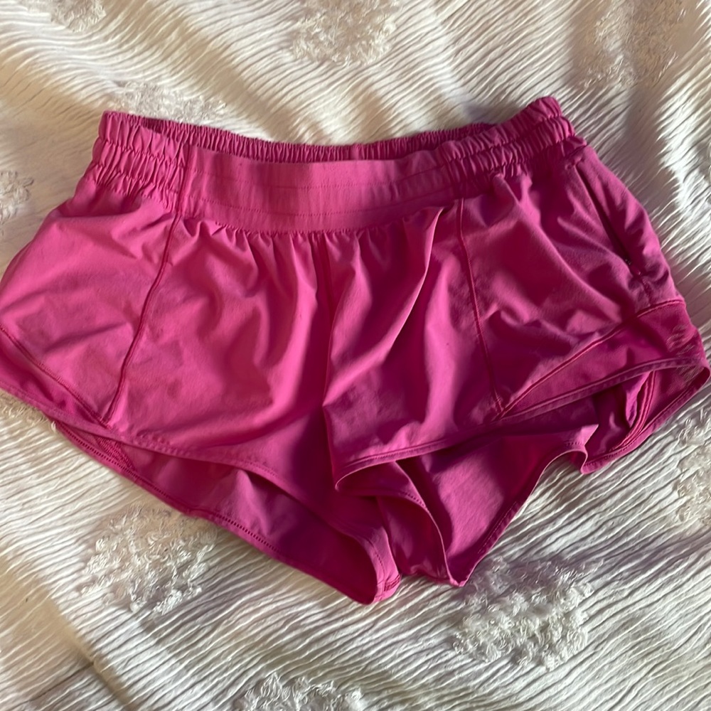 Lululemon hotty hots size 10 2.5 inch and no liner